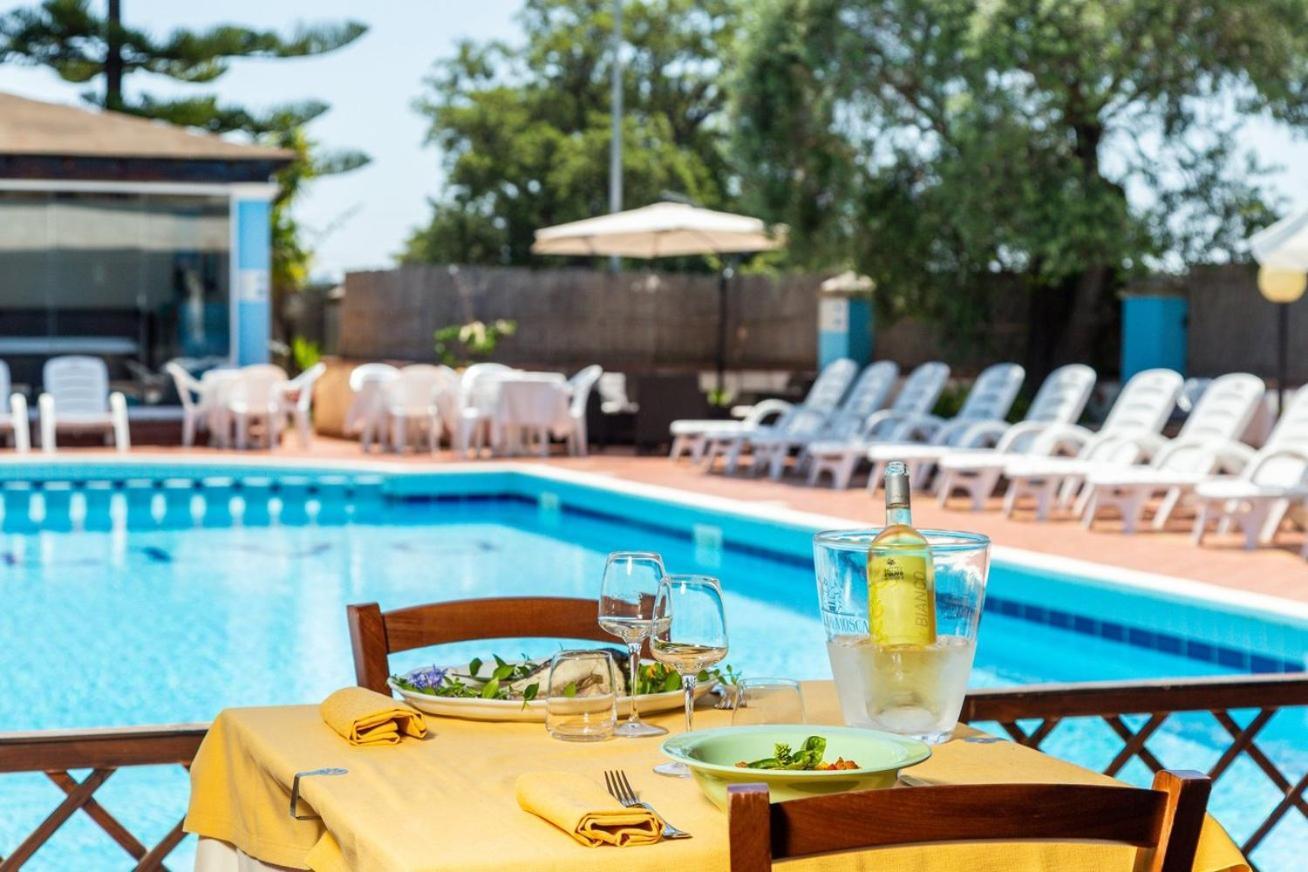 Hotel L'Ulivo 基拉索勒 外观 照片