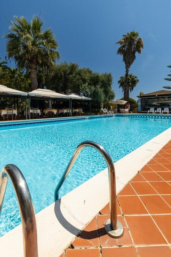 Hotel L'Ulivo 基拉索勒 外观 照片